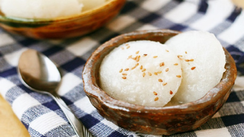 Bánh bò nướng thơm ngon, vàng ươm, hấp dẫn