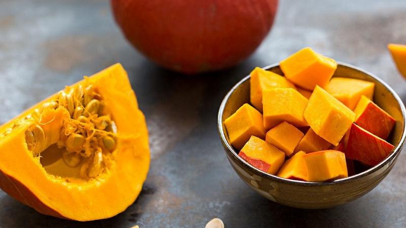Canh bí đỏ cho bé ăn dặm bổ dưỡng