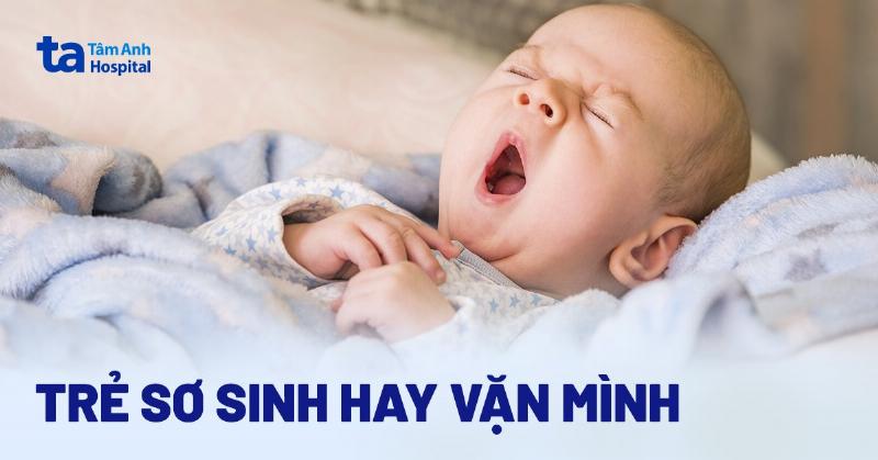 Trẻ sơ sinh vặn mình