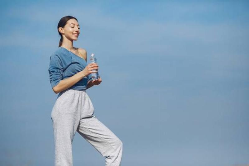 Uống Nước Gì Tốt Cho Xương Khớp, Nước Ép, Sữa, Trà, Nước Lọc