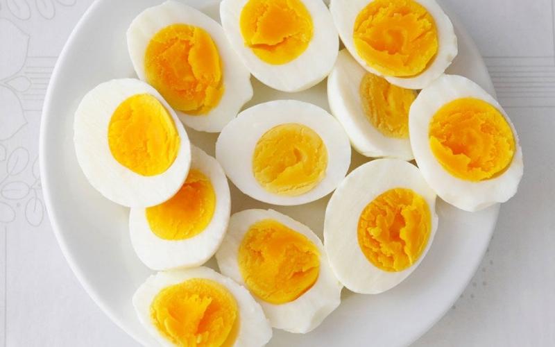Giải đáp thắc mắc về trứng gà luộc