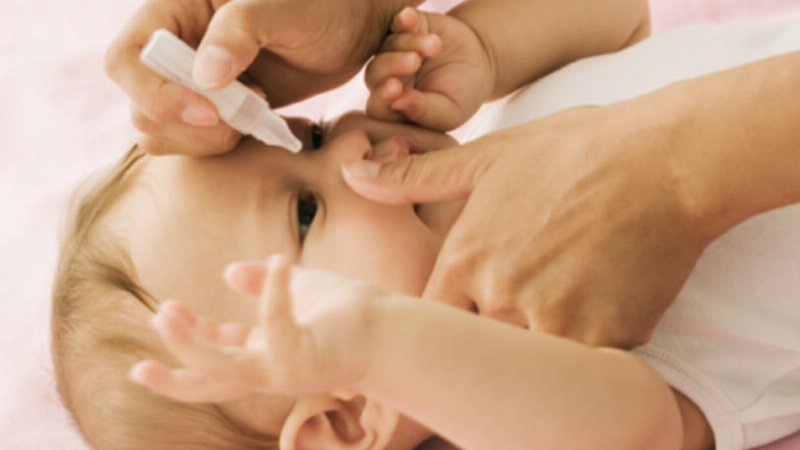 Nhỏ Nước Muối Sinh Lý Cho Trẻ Sơ Sinh Ngày Mấy Lần, Cách Nhỏ, Lưu Ý Quan Trọng